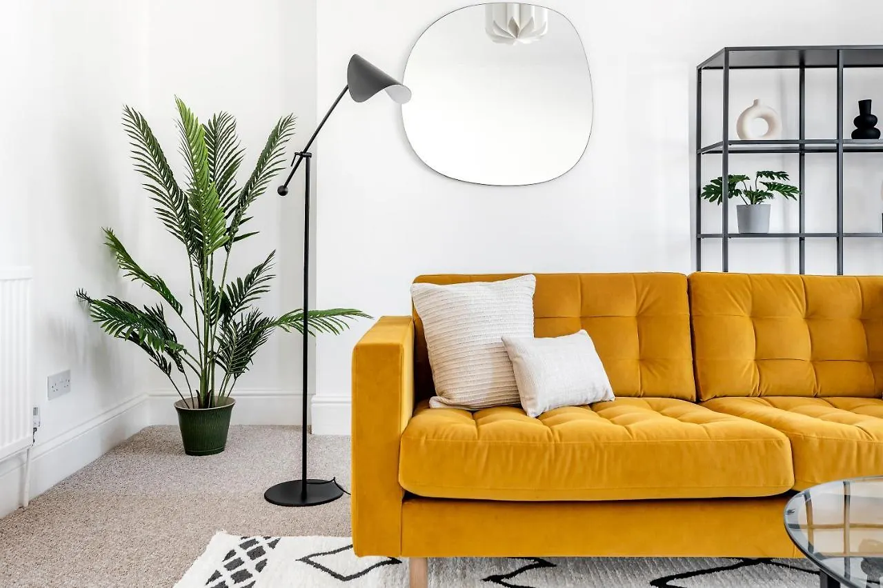 Relax In Comfortable & Stylish Pontcanna Apartment, Free Private Parking contacts